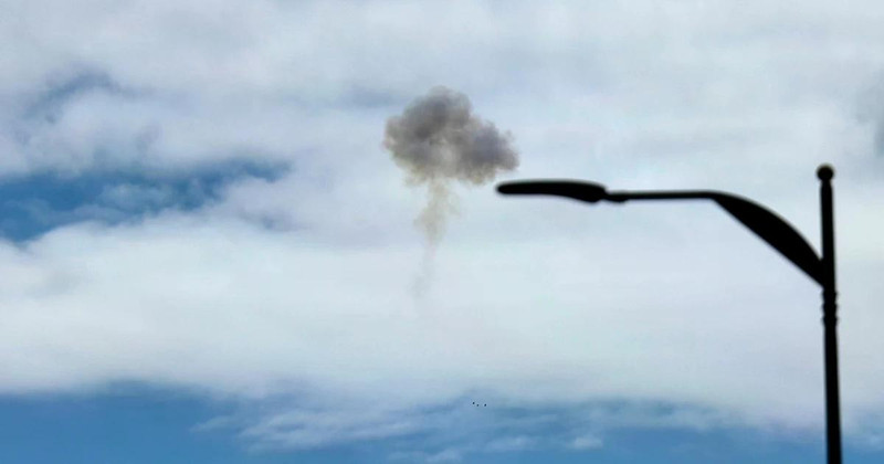 Smoke rises over Jerusalem, Israel, on February 28, 2026. (Photo: Xinhua/VNA)