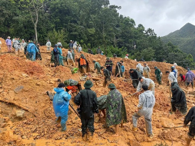 Search and rescue work in Ma Lau A village, Lung Cu commune, Tuyen Quang province (Photo: VNA)