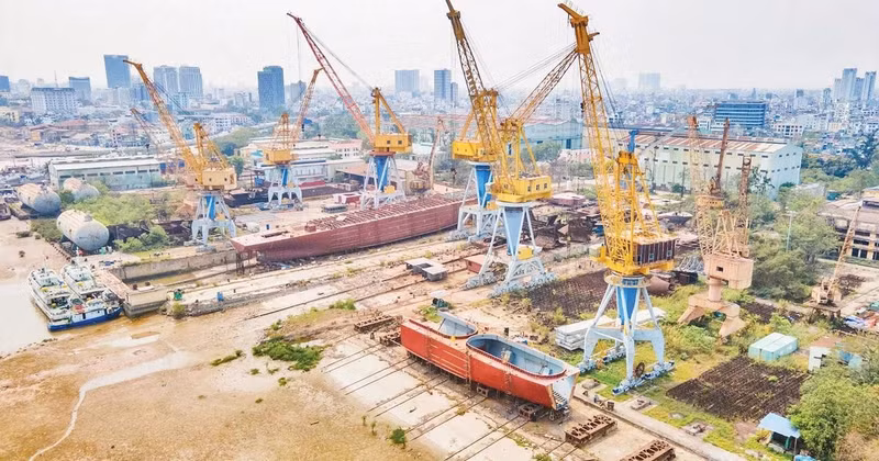 The production site of Bach Dang Shipbuilding Company is gradually shrinking due to urbanisation.