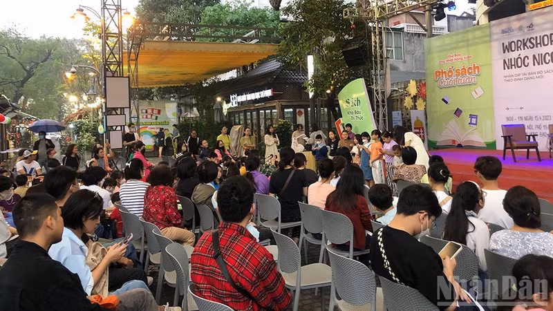A reader engagement activity at Ha Noi Book Street.