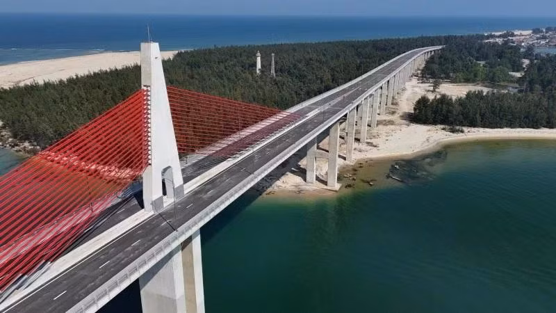 The Thuan An estuary overpass in Hue is expected to be put into use in the second quarter of this year.