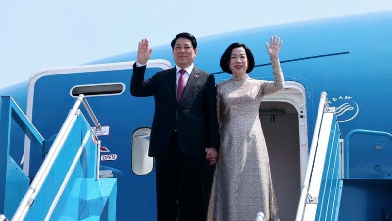 President Luong Cuong and his spouse leave for visits to Egypt and Angola