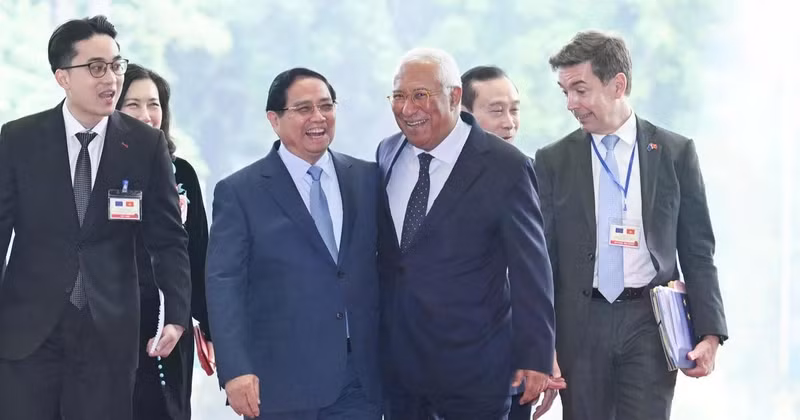Prime Minister Pham Minh Chinh welcomes EC President António Costa.