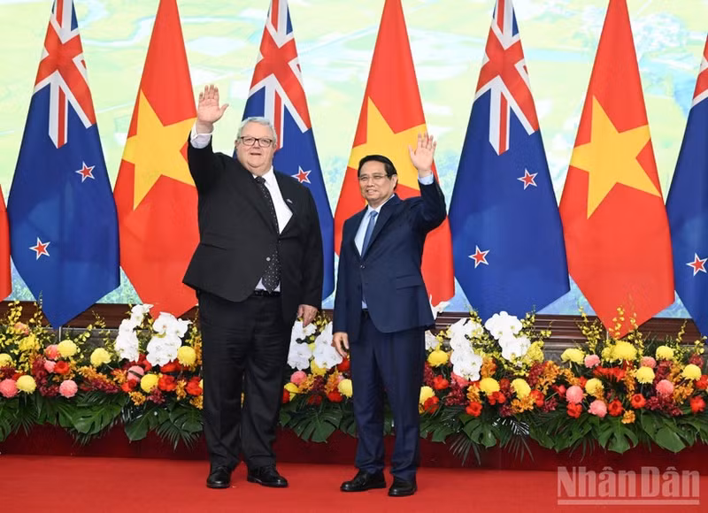 PM Pham Minh Chinh (R) and Speaker of the New Zealand House of Representatives (Parliament) Gerry Brownlee (Photo: NDO) 