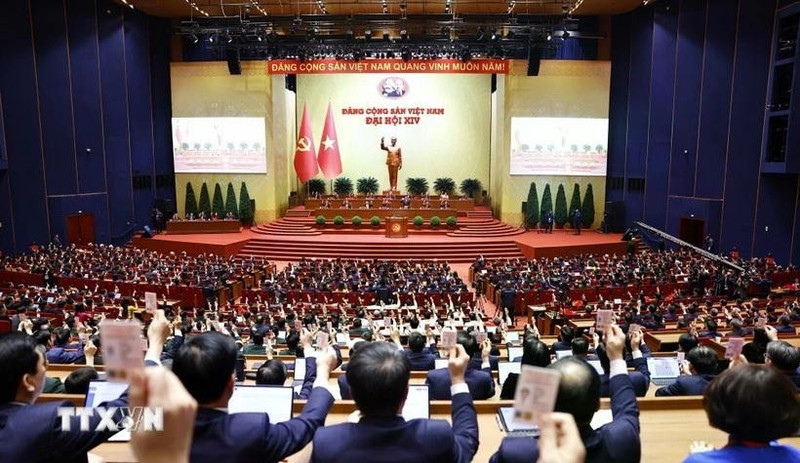 Delegates vote to adopt the resolution of the 14th National Congress of the Communist Party of Viet Nam. (Photo: VNA)