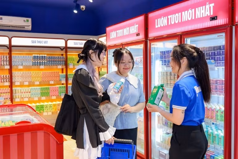 Refreshing product lines and revamping retail stores under the new brand identity have helped Vinamilk to better reach consumers, positively influencing business performance. (Photo: NGUYEN PHUONG)