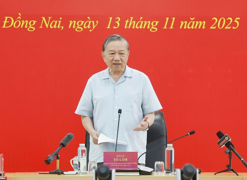 Party General Secretary To Lam speaks at a working session with Dong Nai province's representatives on the construction of the Long Thanh International Airport on November 13, 2025. (Photo: VNA) 