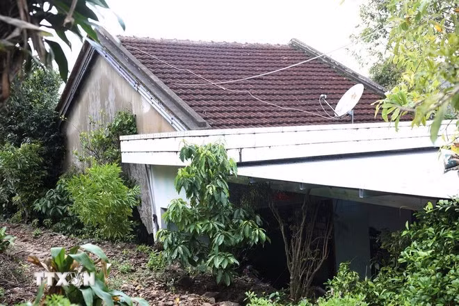 A house is damaged by flood in Dak Lak province. (Photo: VNA)