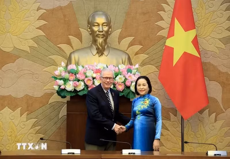 National Assembly Vice Chairwoman Nguyen Thi Thanh and Chairman of the House Committee on Education and the Workforce Tim Walberg. (Photo: VNA)