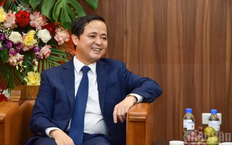 On the occasion of the 101st anniversary of Viet Nam Revolutionary Press Day, Nguyen Xuan Truong, Deputy Head of the PCC’s Commission for Internal Affairs, conveys his best wishes to Nhan Dan Newspaper’s leaders, journalists, editors and staff.
