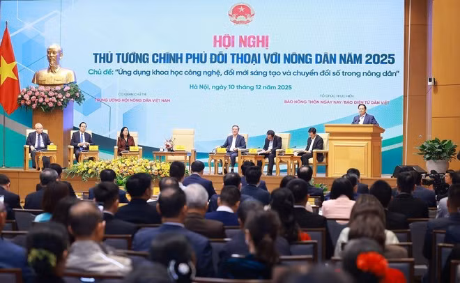 Prime Minister Pham Minh Chinh holds his 2025 dialogue with farmers on December 10. (Photo: VNA)