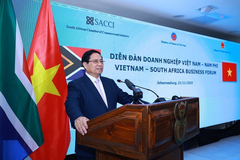 PM Pham Minh Chinh addresses the Viet Nam – South Africa Business Forum in Johannesburg on November 21. (Photo: VNA) 