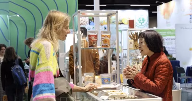 The Long Son JSC of Viet Nam showcases organic cashew kernels and roasted cashews at Biofach 2026. (Photo: VNA) 