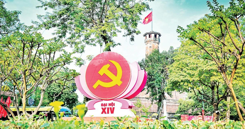 Ha Noi is decorated to celebrate the 14th National Party Congress. (Photo: Bao Long)