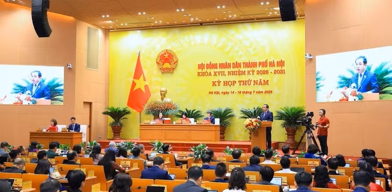 An overview of the opening ceremony of the fifth session of the 17th Ha Noi People's Council. (Photo: VNA)