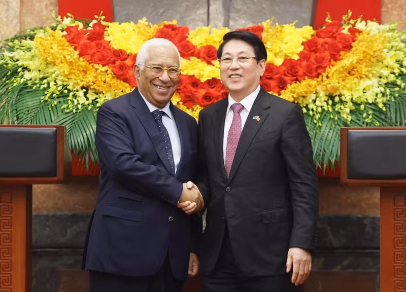 Vietnamese State President Luong Cuong (right) and President of the European Council (EC) António Costa at their meeting on January 29. (Photo: VNA)