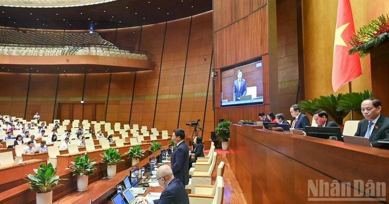 An overview of the Q&A session during the 9th sitting of the 15th NA. (Photo: DUY LINH)