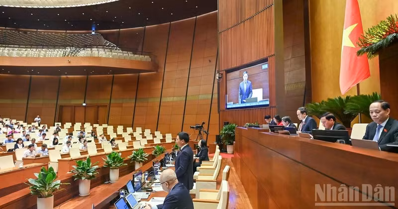 An overview of the Q&A session during the 9th sitting of the 15th NA. (Photo: DUY LINH)