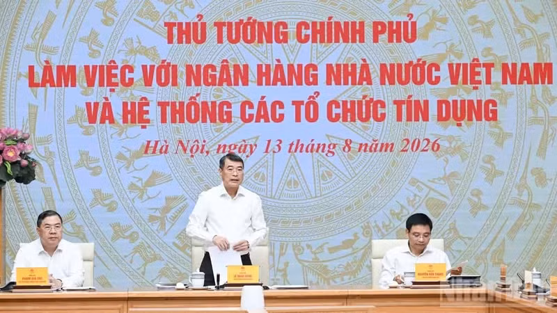 Prime Minister Le Minh Hung speaks at the working session. (Photo: NDO)