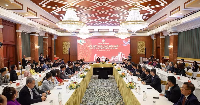 Chairman of the Ha Noi People’s Committee Vu Dai Thang hosts a delegation of distinguished expatriates attending the Homeland Spring 2026 programme on February 6, 2026. (Photo: VNA)