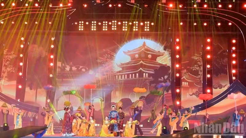 Delegates attend the festival.