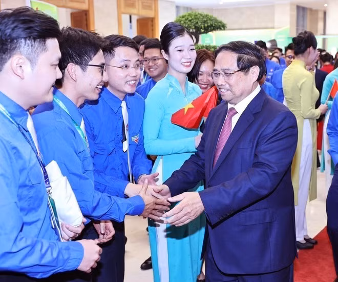 Prime Minister Pham Minh Chinh and delegates attend the first Congress of the Ho Chi Minh Communist Youth Union of the Government. (Photo: VNA)