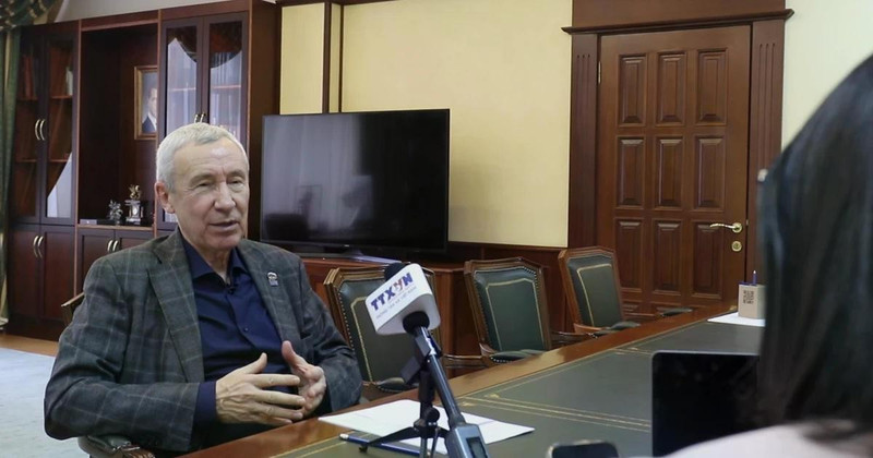 Andrey Klimov, member of the Presidium of the Supreme Council of the United Russia Party (UR), grants an interview to the Viet Nam News Agency. (Photo: VNA)