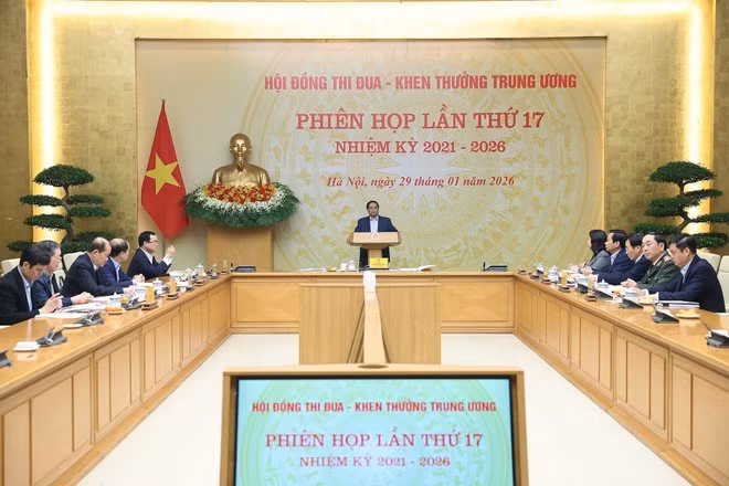 Prime Minister Pham Minh Chinh speaks at the 17th meeting of the Central Council for Emulation and Commendation for the 2021–2026 term (Photo: VNA)