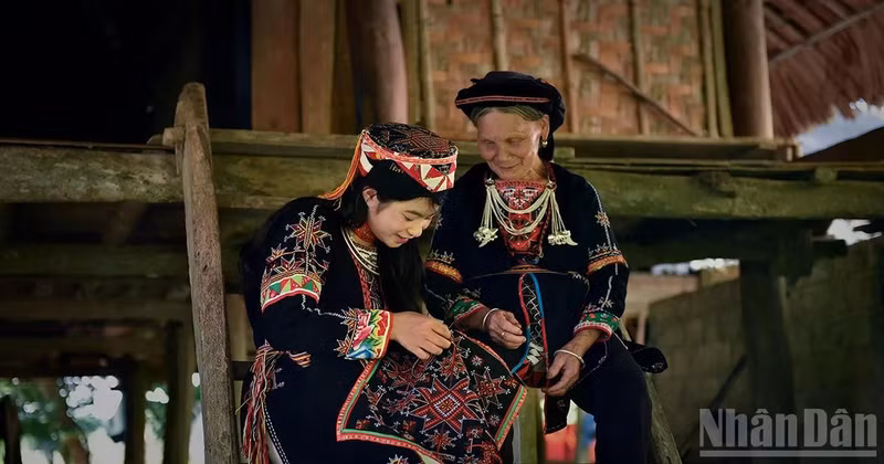 The white-trousered Dao women in Phuc An Commune, Yen Binh District, Yen Bai Province. (Photo: VU LINH)