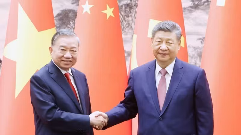 General Secretary of the CPV Central Committee and President To Lam (L) and General Secretary of the CPC Central Committee and President of China Xi Jinping. (Photo: VNA)