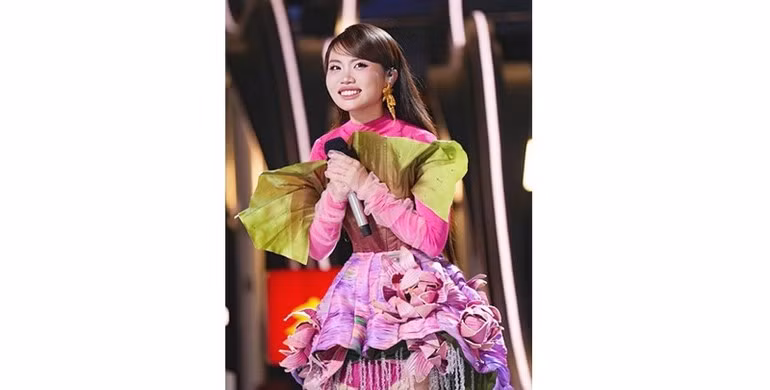 Singer Phuong My Chi has undergone a remarkable transformation, achieving resounding success with a series of performances that showcase her bold new artistic style. (File photo).