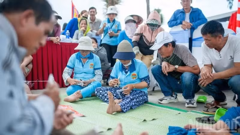 A traditional fishing-net weaving competition held during the Thanh Khe Whale Worship Festival.