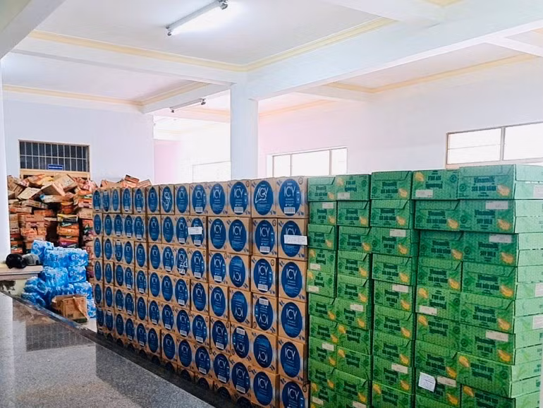 Vinamilk’s nutritional products are transported to Dak Lak, ready to support flood-affected residents. (Photo: Vi Nam)