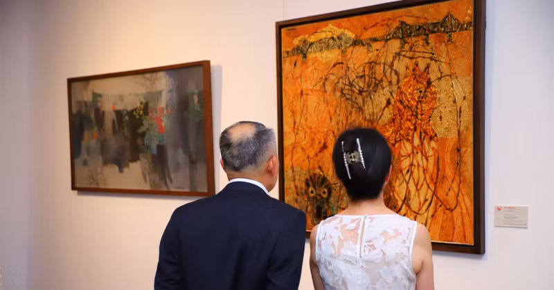 Visitors admire artworks at the exhibition. (Photo: Viet Hung)