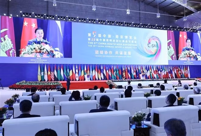 Vietnamese Deputy Prime Minister Tran Hong Ha addresses the opening ceremony of the 9th China-South Asia Expo and the 29th Kunming Import and Export Fair on June 19. (Photo: VNA)