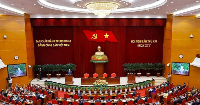 At the closing session of the second meeting of the 14th Party Central Committee. (Photo: VNA)