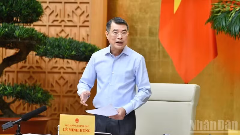 Prime Minister Le Minh Hung speaks at the meeting. (Photo: NDO)