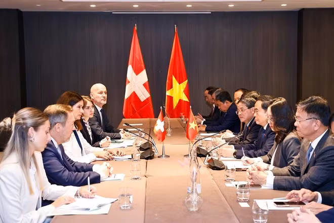 The meeting between NA Chairman Tran Thanh Man and President of the Swiss National Council Maja Riniker in Geneva on July 29. (Photo: VNA)