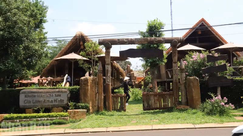 Many villages in Dak Lak have preserved longhouses and traditional cultural values, creating favourable conditions for developing community-based tourism.