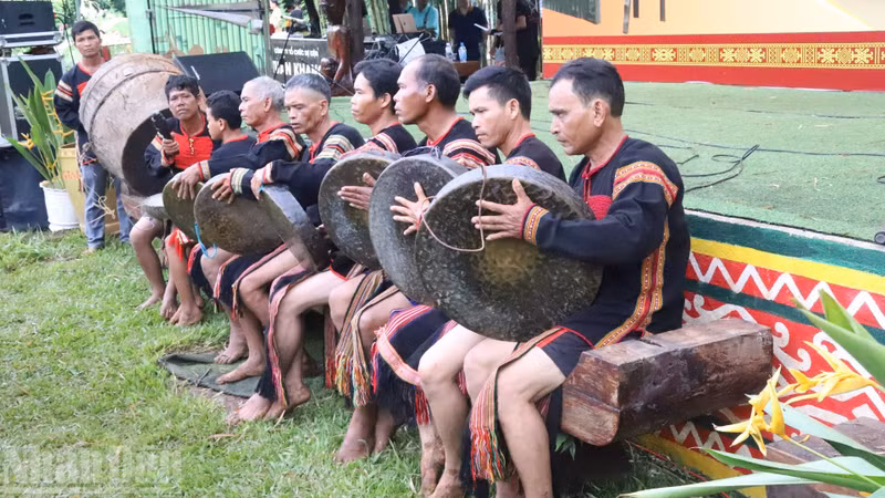 The Space of Gong Culture in the Central Highlands has been inscribed by UNESCO as Intangible Cultural Heritage of Humanity.