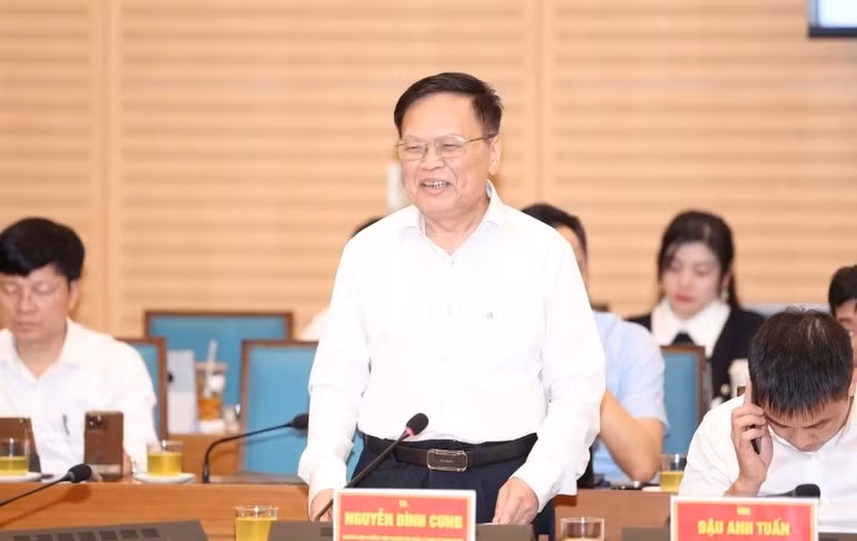 Dr. Nguyen Dinh Cung proposes various recommendations.