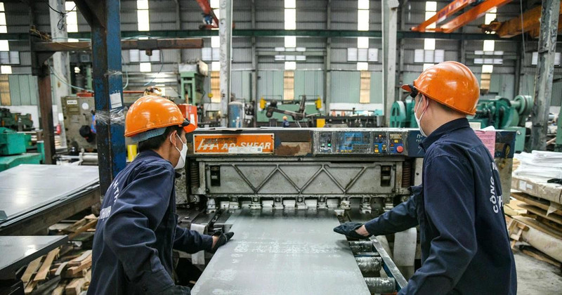 Industrial Production records positive growth. (Photo: THANH DAT)