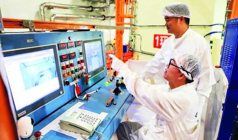 Engineers operate a nuclear power plant in Guangdong, China. (Photo: Xinhua)