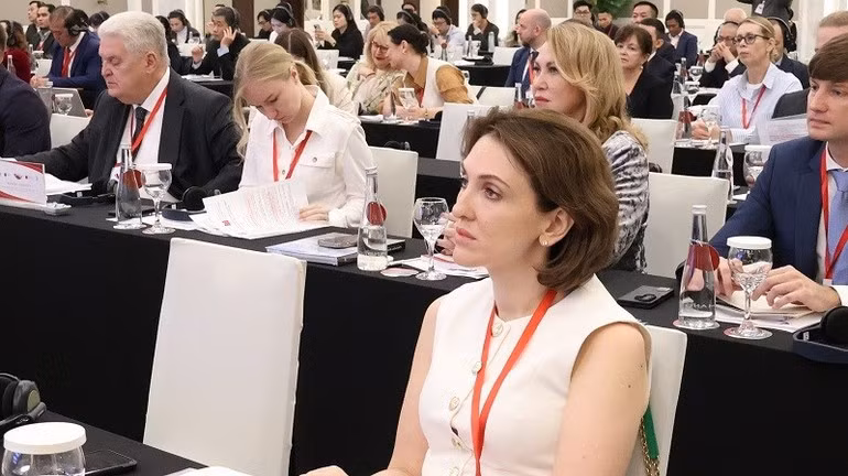 Representatives from Russian enterprises attend the forum.