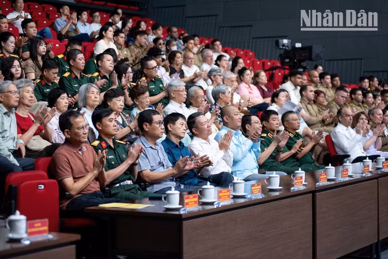 The episode is sent to Cuba for screening to the Cuban people and armed forces on the occasion of the 100th anniversary of Commander-in-Chief Fidel Castro’s birth. (Photo: MINH DUY)