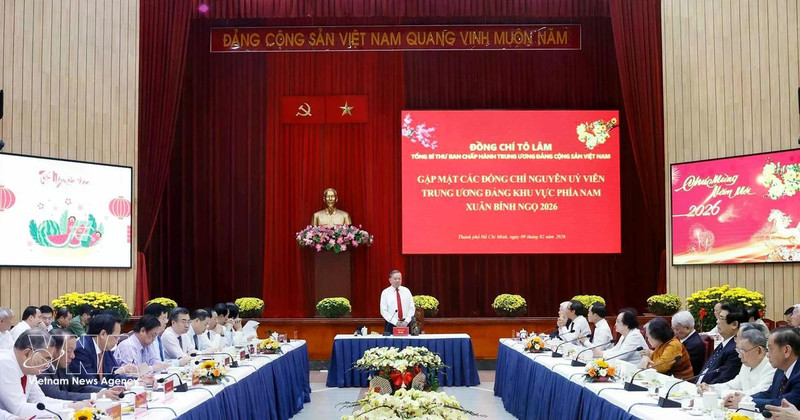 An overview of Party General Secretary To Lam's meeting with former members of the Party Central Committee from southern provinces and cities in Ho Chi Minh City on February 9. (Photo: VNA)