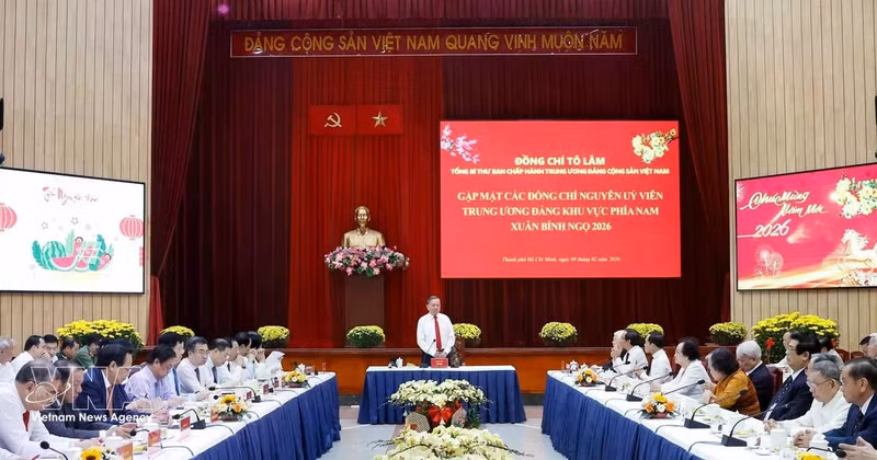 An overview of Party General Secretary To Lam's meeting with former members of the Party Central Committee from southern provinces and cities in Ho Chi Minh City on February 9. (Photo: VNA)