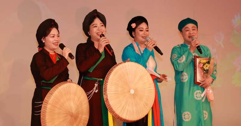 Performers at the "Huong sac Viet Nam" (Vietnamese Essence) programme.
