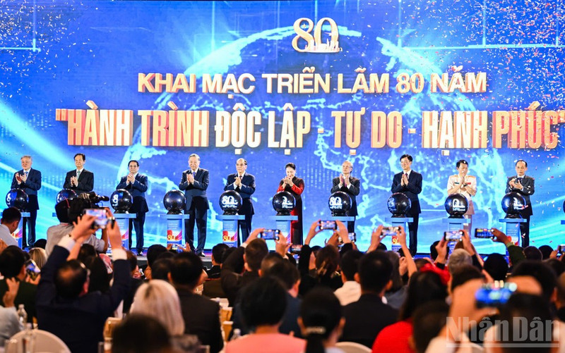 The exhibition of national achievements celebrating the 80th anniversary of the National Day kicks off at the Viet Nam Exposition Centre in Dong Anh commune of Ha Noi on August 28. (Photo: VNA)