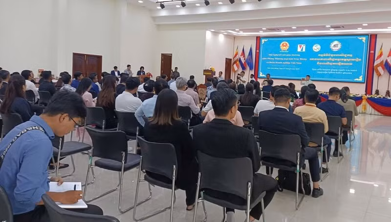 The Viet Nam–Cambodia business networking conference takes place in Svay Rieng province, Cambodia, on August 27. (Photo: VNA)